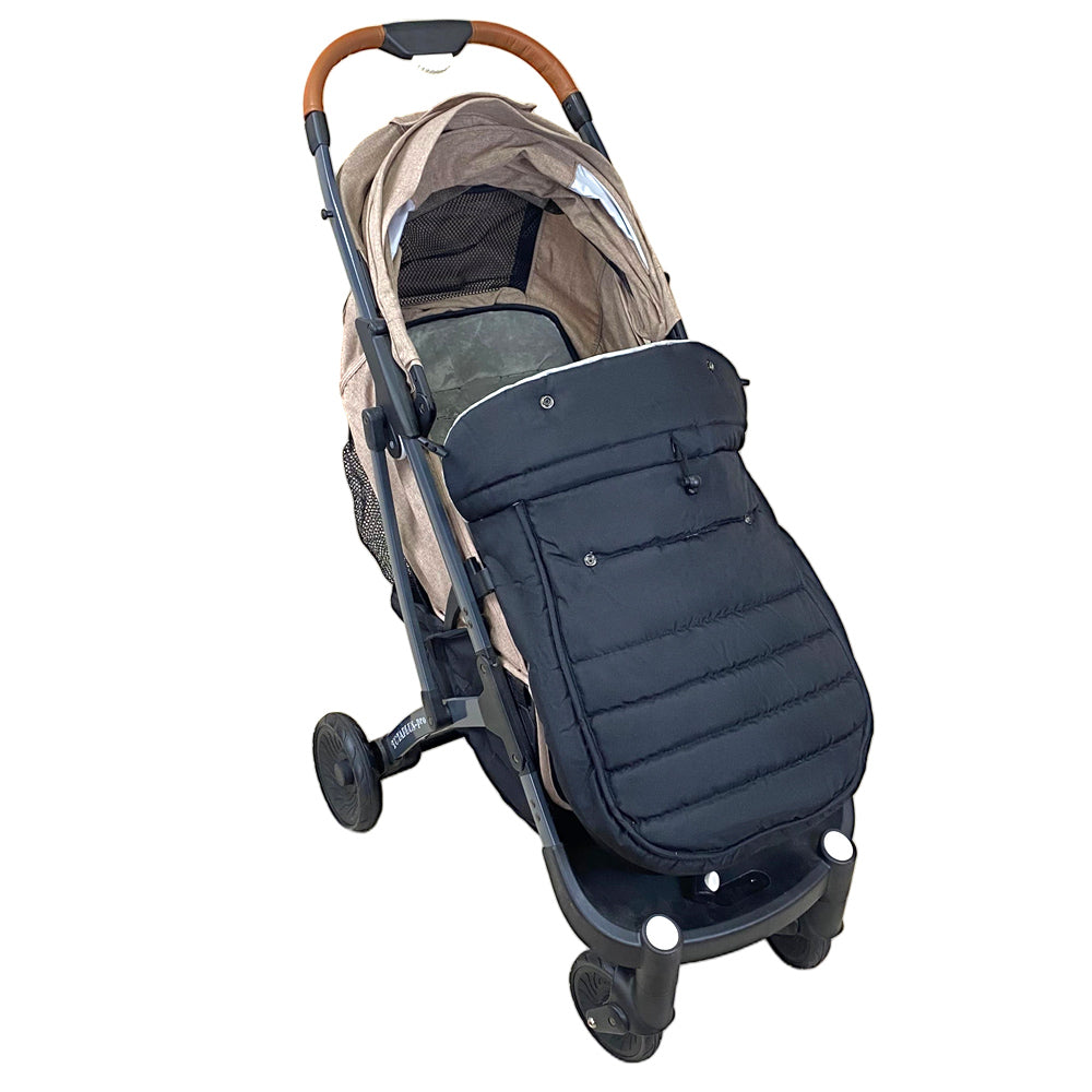 chanceliere poussette sur poussette-arriere plan blanc